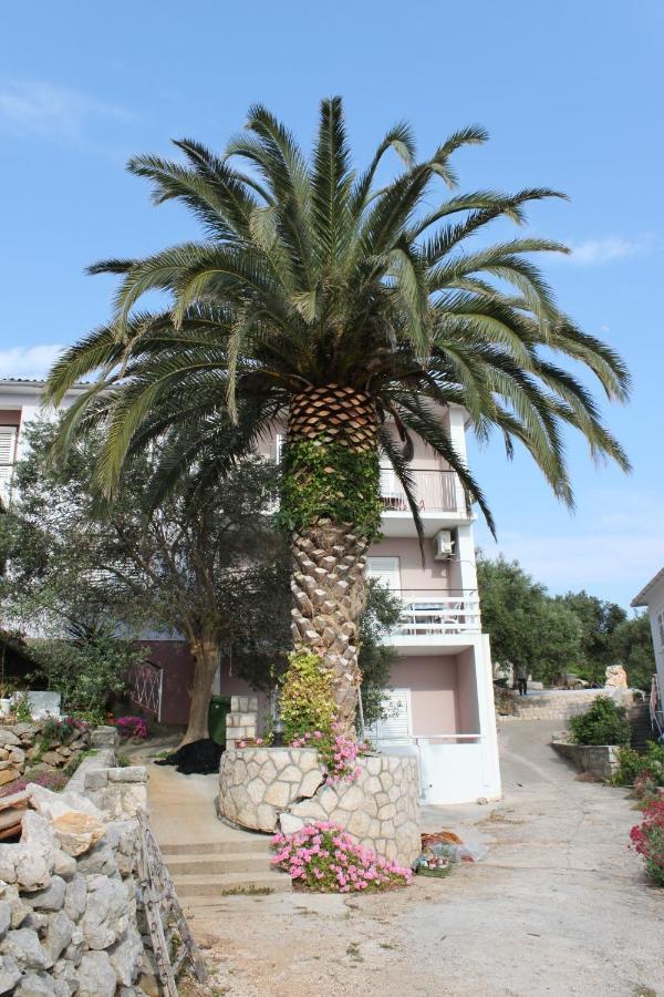 Apartments By The Sea Jakisnica, Pag - 21384 Lun  Kültér fotó